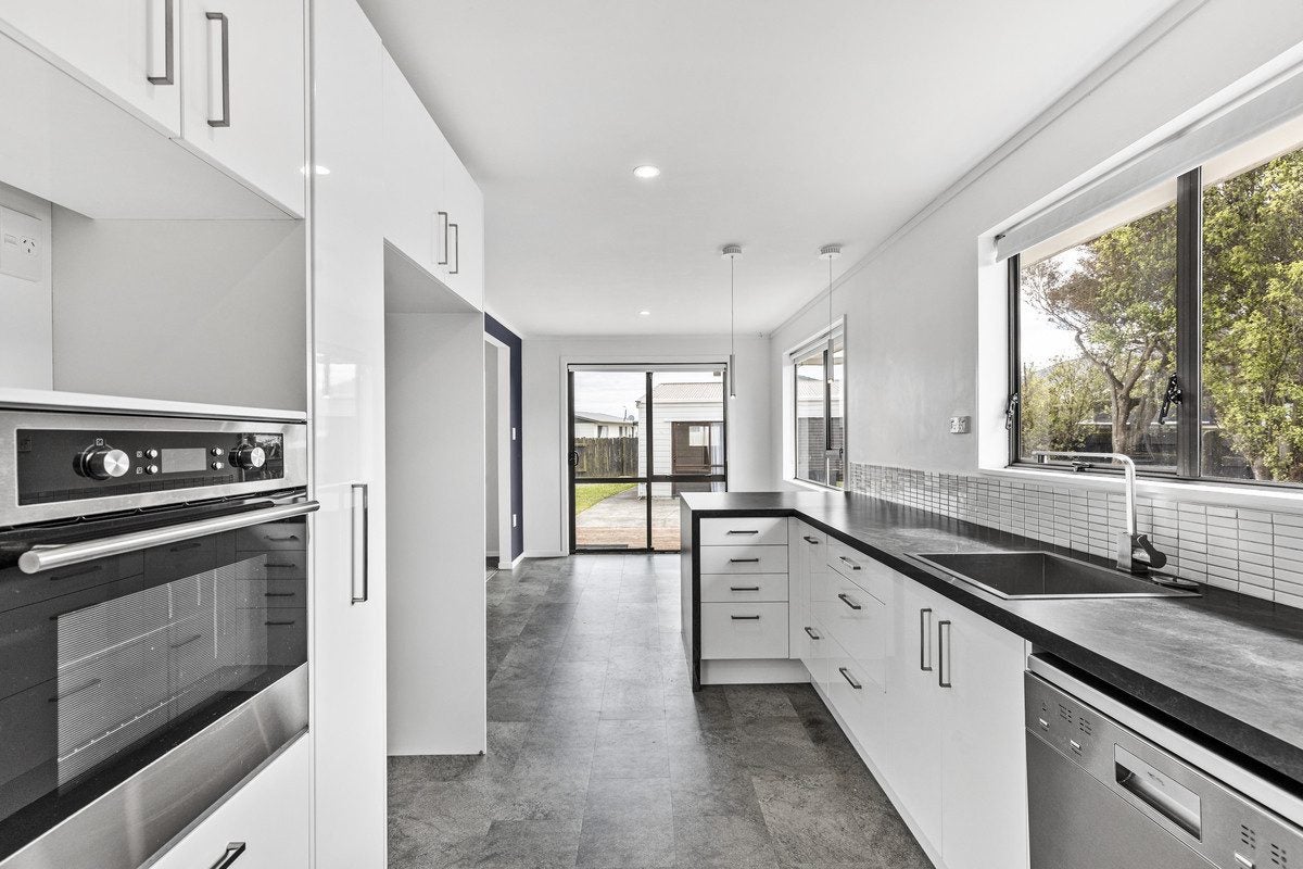 3 Apollo Parade, Milson, Palmerston North - Carousel 2