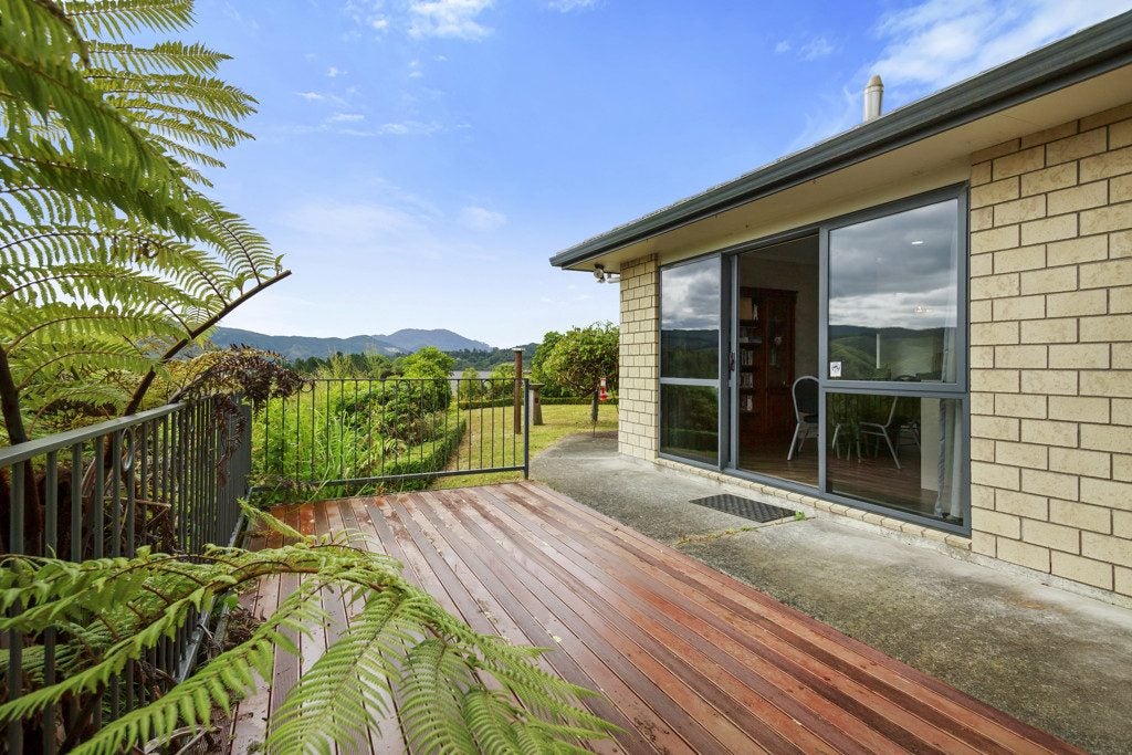 32 Mount Marua Way, Timberlea, Upper Hutt - Carousel 2