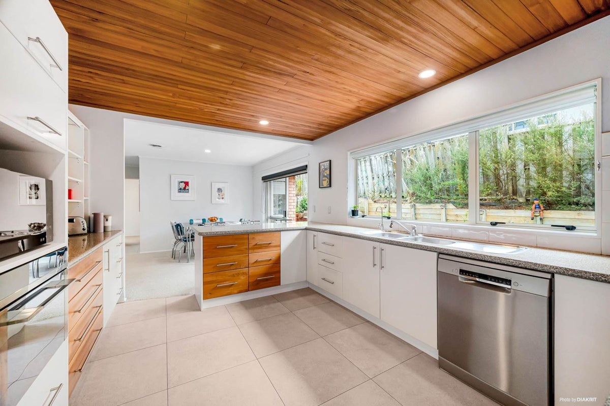 17 Emlyn Place, Torbay, Auckland - Carousel 2