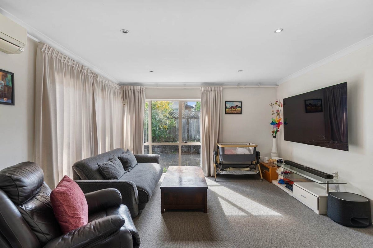 2 Matata Street, Blockhouse Bay, Auckland - Carousel 2
