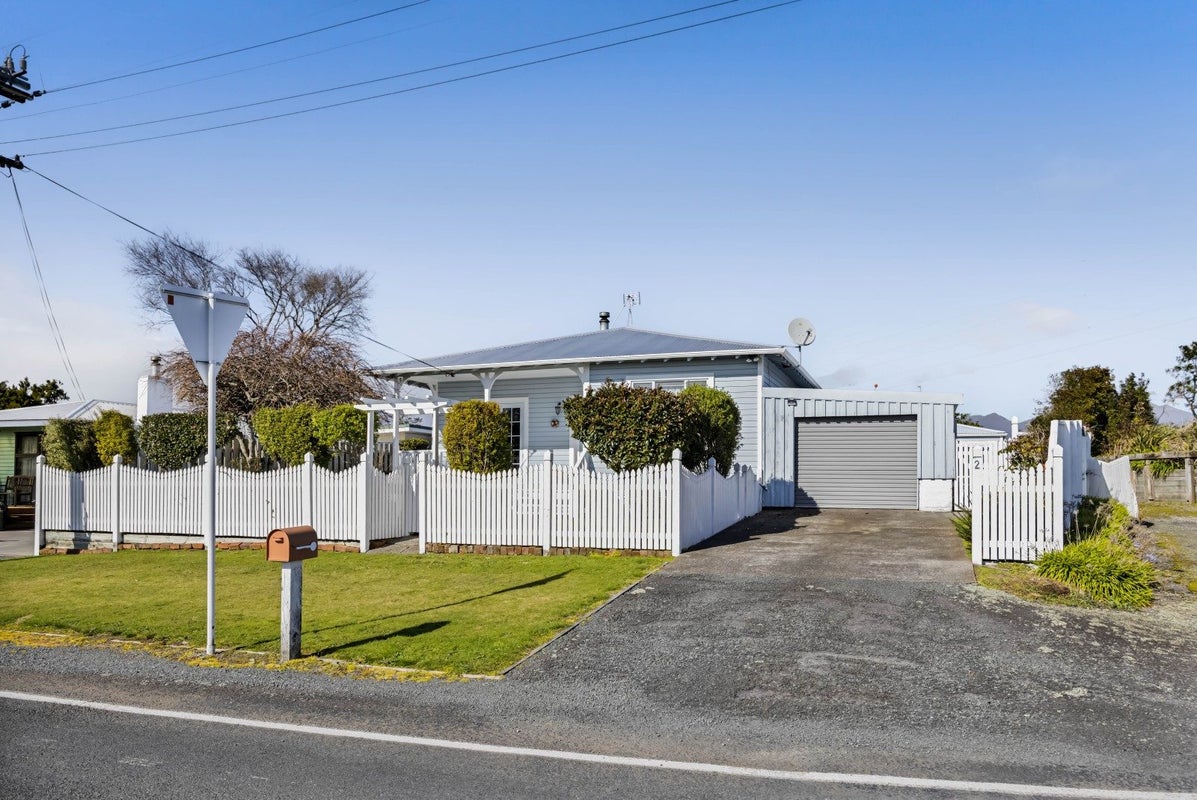2 Hurworth Road, Hurworth, New Plymouth - Carousel 1