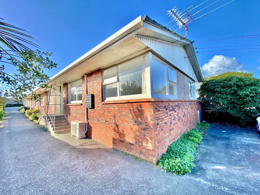 2/16 Mount Smart Road, Onehunga, Auckland - Carousel 1