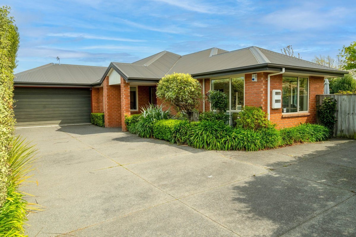 21 Blowers Place, Halswell, Christchurch - Carousel 1