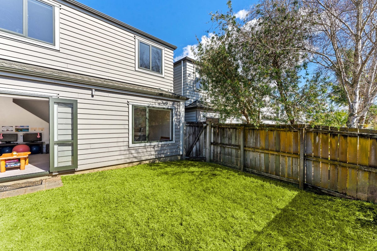 8/36 John Jennings Drive, Oteha, Auckland - Carousel 2