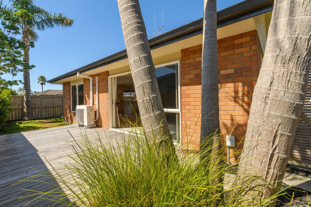 25 Bucklands Crescent, Papamoa Beach, Papamoa - Carousel 2