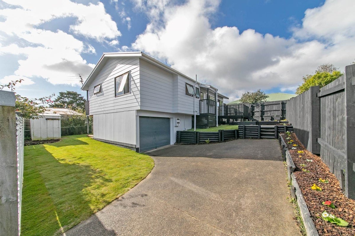84 Farquhar Road, Glendene, Auckland - Carousel 1