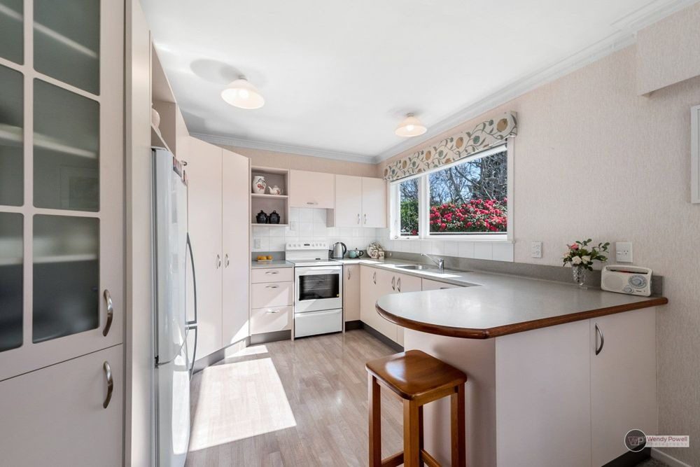 7 Earlston Grove, Avalon, Lower Hutt - Carousel 2