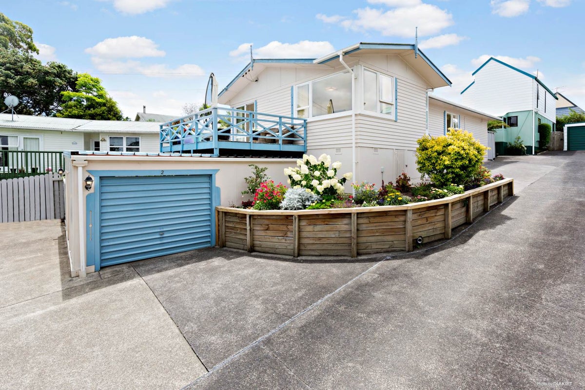 2/17 Gazelle Avenue, Beach Haven, Auckland - Carousel 1