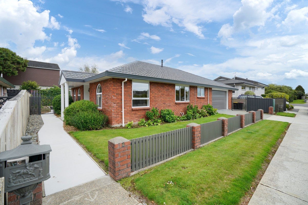 2 Elm Crescent, Gladstone, Invercargill - Carousel 1