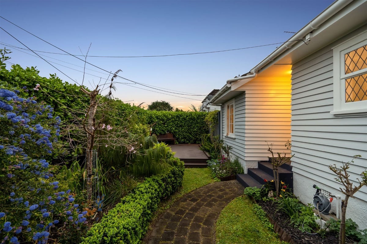 1/21 Stanley Avenue, Milford, Auckland - Carousel 2