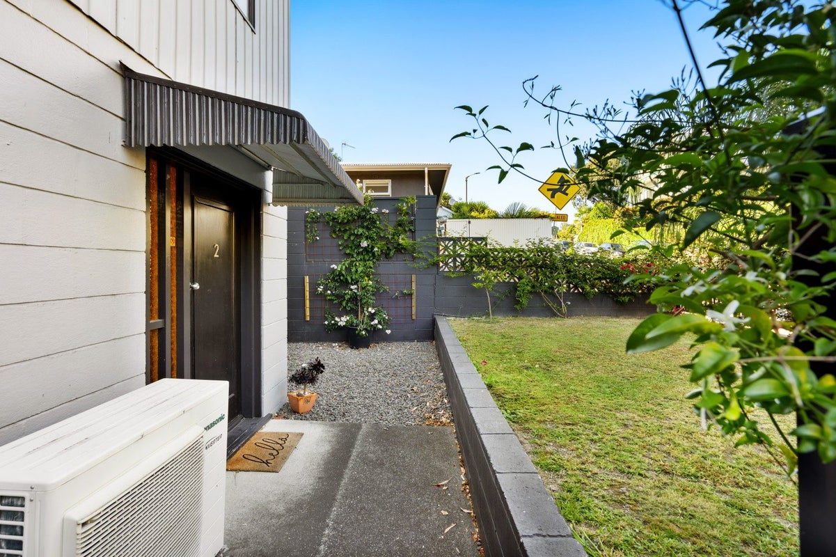 2/77 Shakespeare Road, Bluff Hill, Napier - Carousel 17