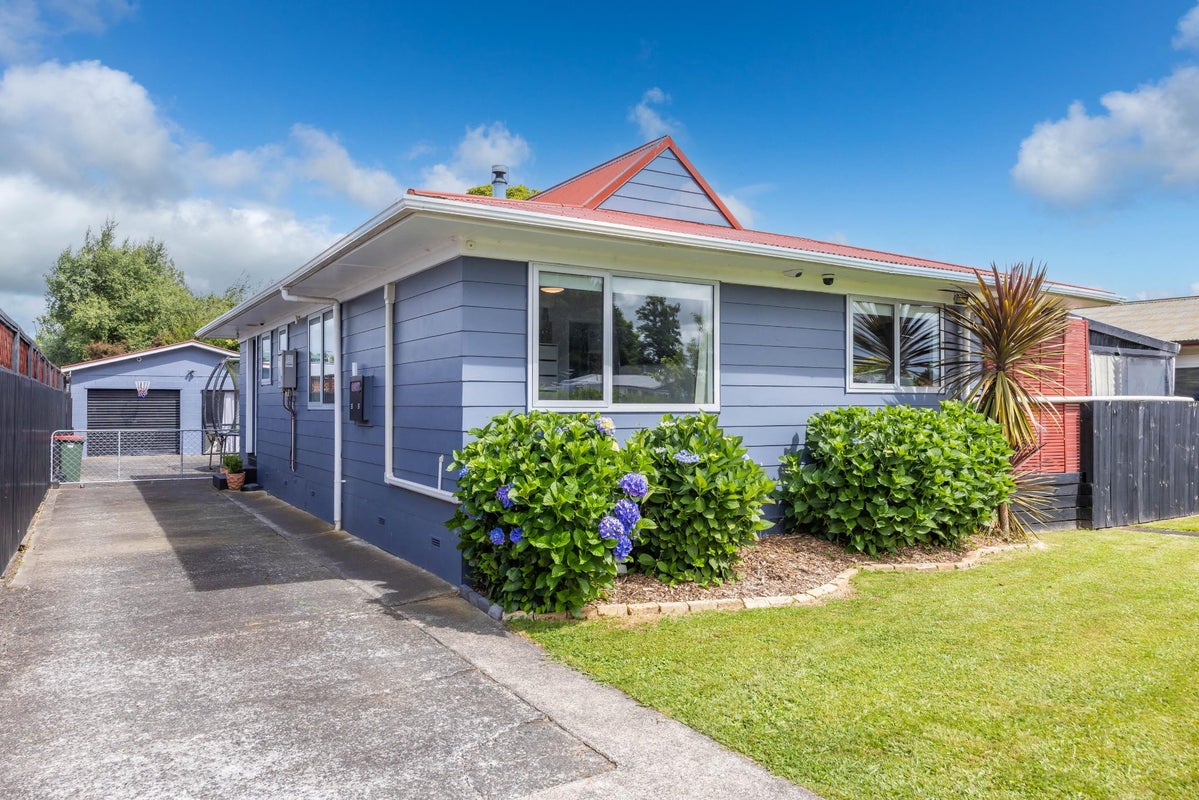 56 Karen Crescent, Dinsdale, Hamilton - Carousel 1