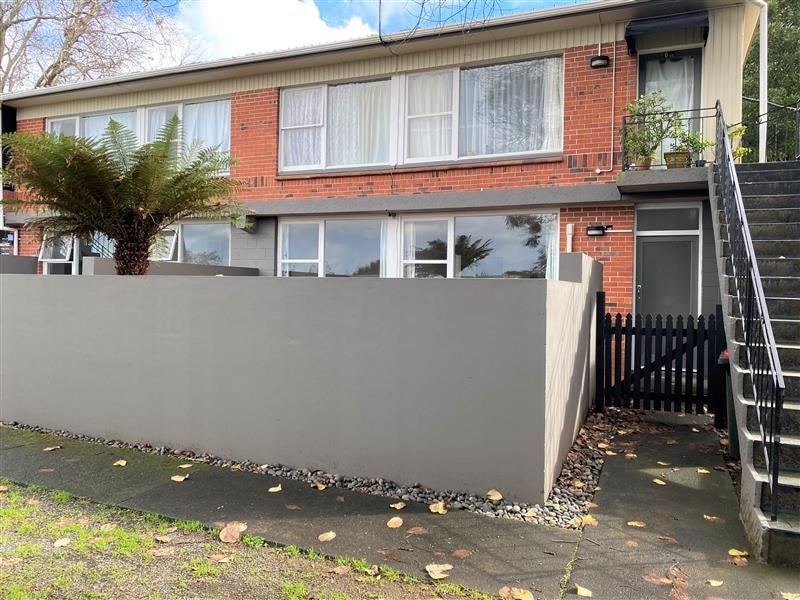 2/0 Owairaka Avenue, Owairaka, Auckland - Carousel 2