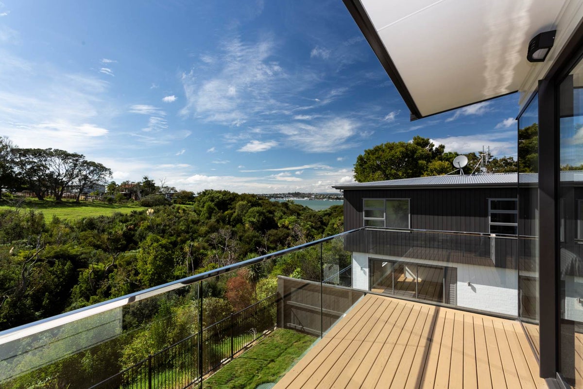 14A Fernwood Place, Wai o Taiki Bay, Auckland - Carousel 2
