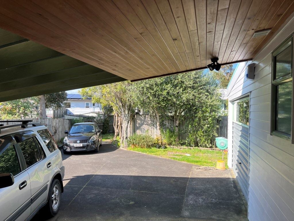 14A Cajero Place, Green Bay, Auckland - Carousel 24
