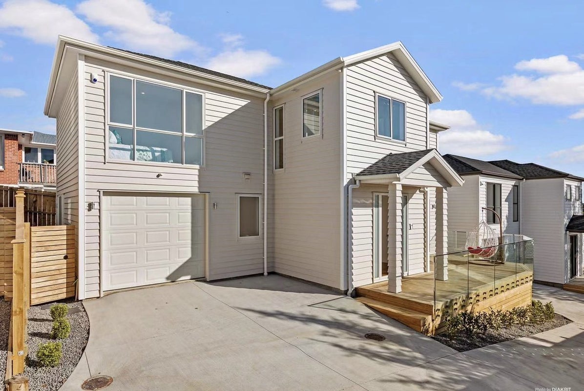 142B Luckens Road, West Harbour, Auckland - Carousel 1