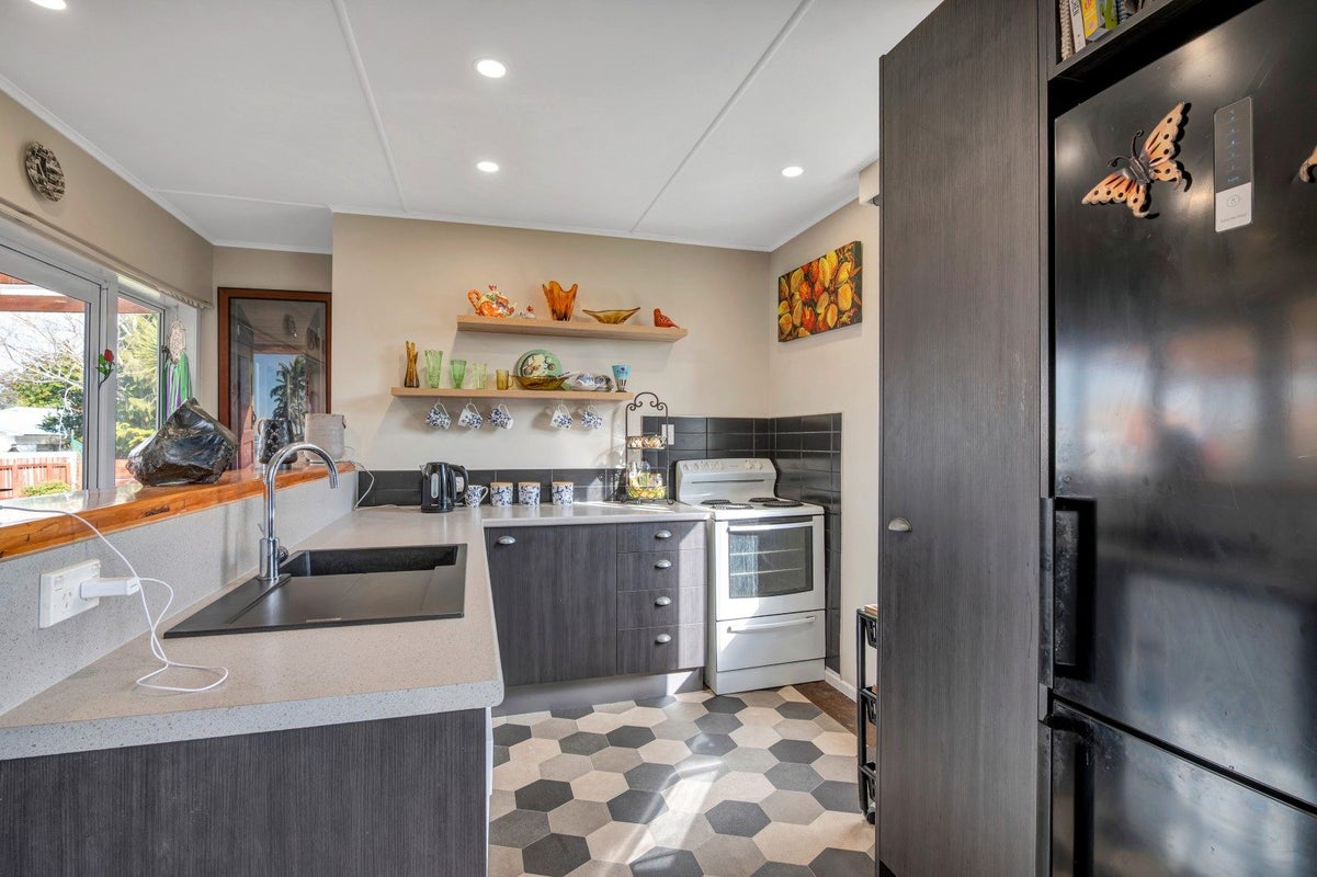 9 Rosalind Street, Stratford, Stratford, Taranaki - Carousel 2