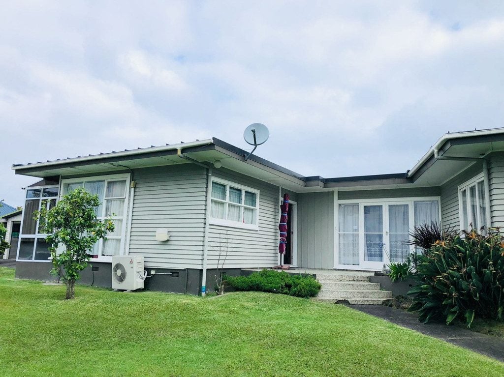 119 Te Atatu Road, Te Atatu South, Auckland - Carousel 1