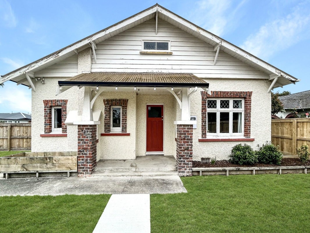 6 Beresford Street, Takaro, Palmerston North - Carousel 1
