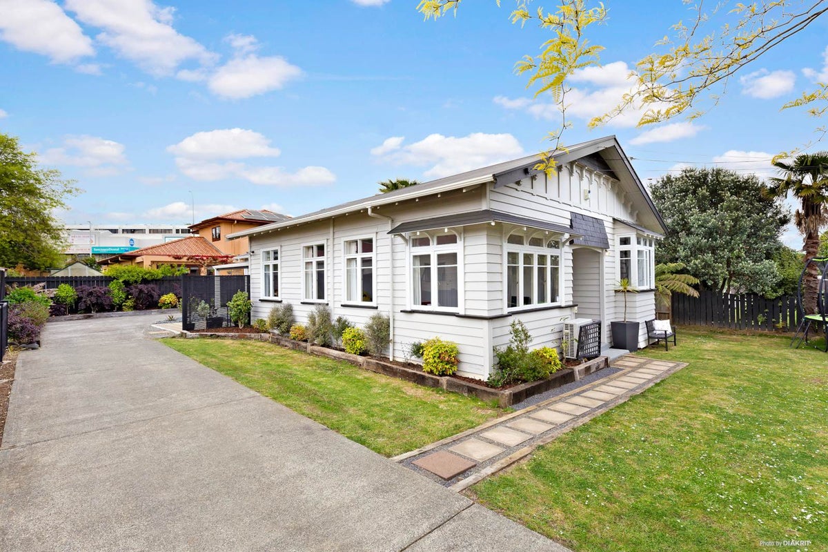 14 Victoria Street, Pukekohe, Pukekohe - Carousel 1