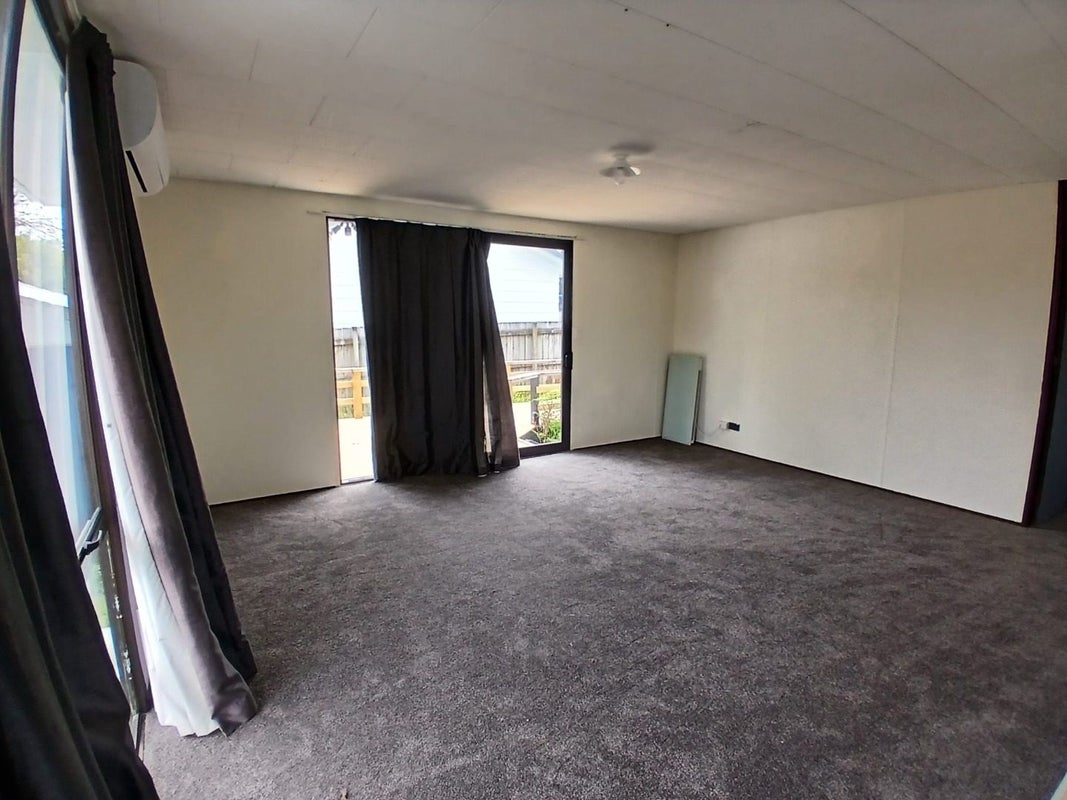 2/88 Parrs Cross Road, Henderson, Auckland - Carousel 2