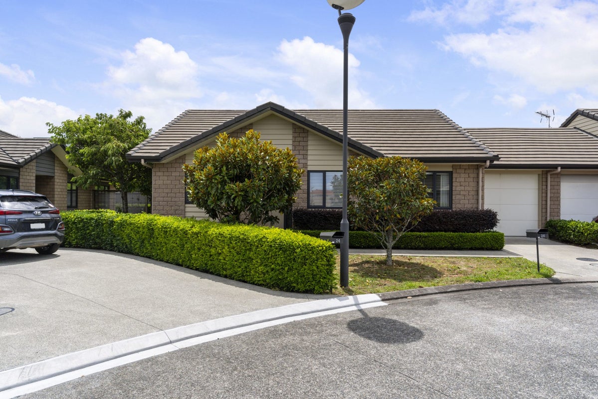 26 Royalle Mews, Botany Downs, Auckland - Carousel 1