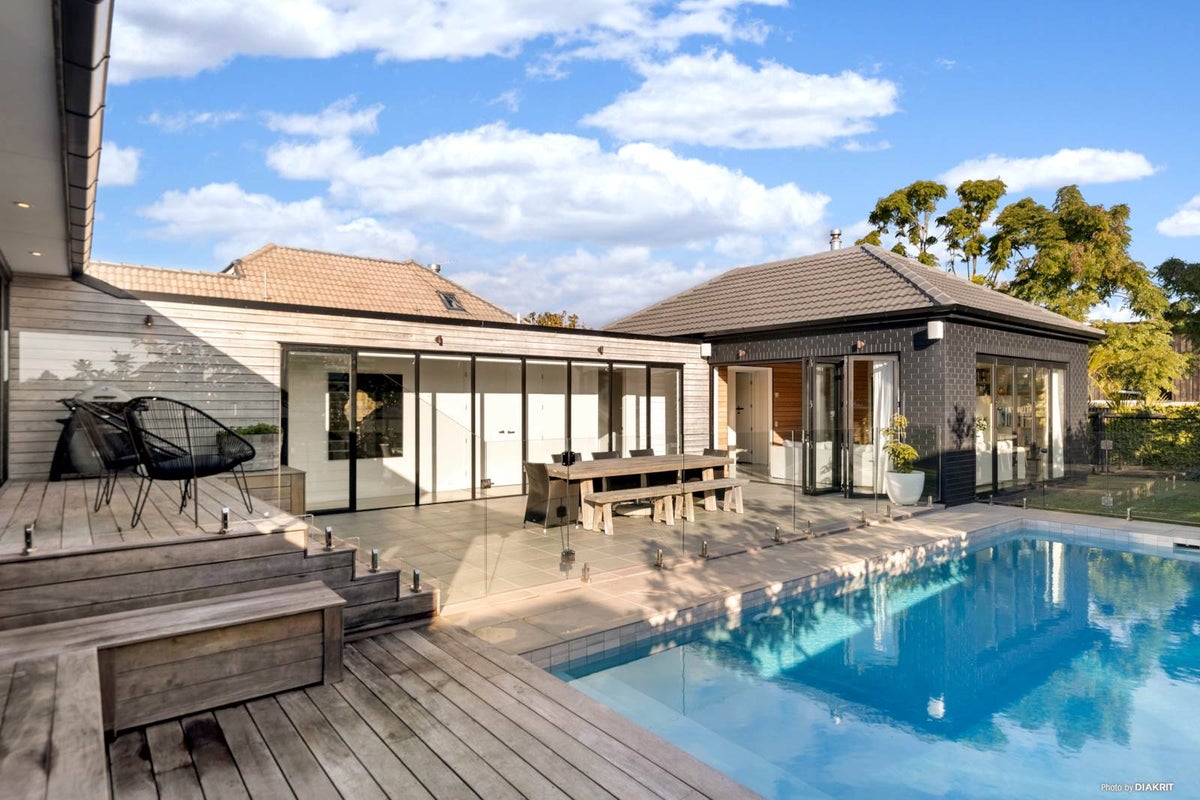 11 Colchester Avenue, Glendowie, Auckland - Carousel 2