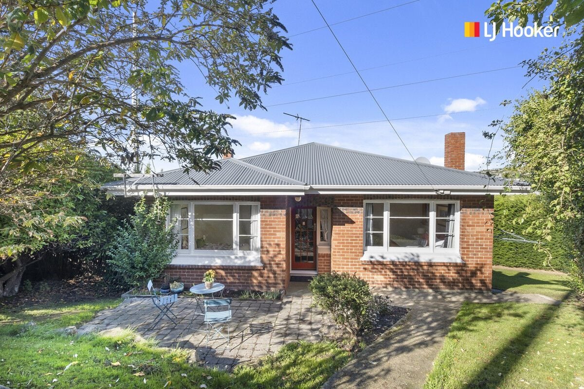 37 Forfar Street, Clyde Hill, Dunedin - Carousel 1