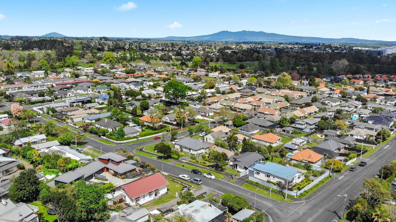 58 Graham Street, Hamilton East, Hamilton - Carousel 18