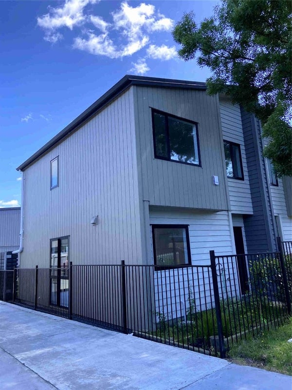 1/36 Edmonton Road, Henderson, Auckland - Carousel 1