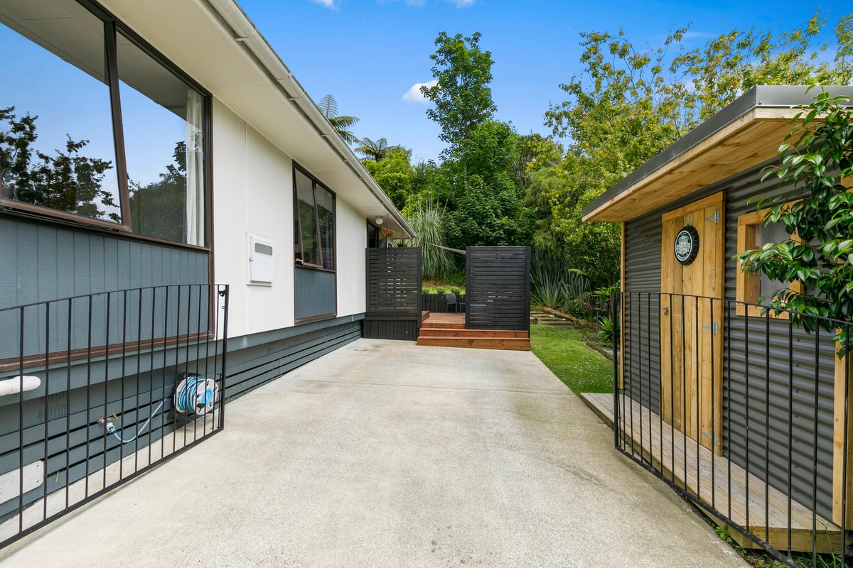 22C Kereru Grove, Stokes Valley, Lower Hutt - Carousel 1