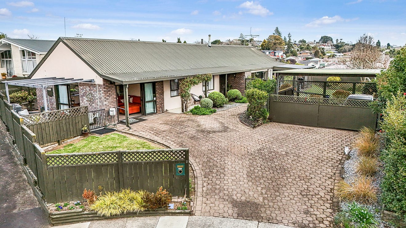 21 Leyton Place, Nawton, Hamilton - Carousel 1