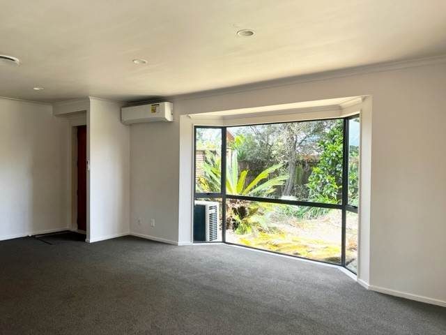 8 Dawn Place, Waiuku, Waiuku - Carousel 2