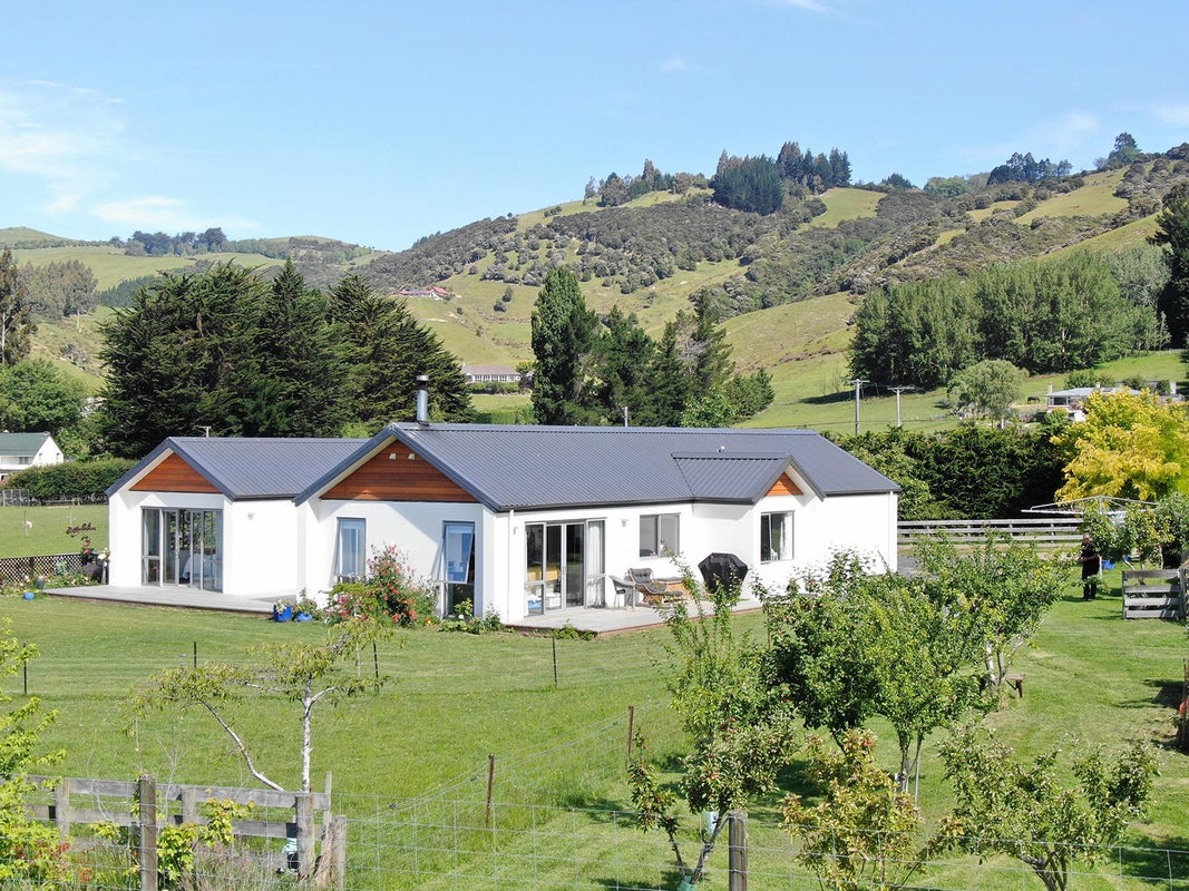 262 Main Road, EAST TAIERI, MOSGIEL - Carousel 1