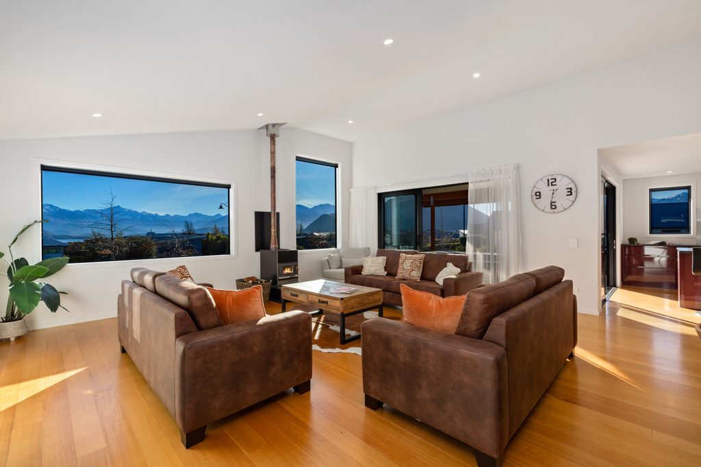 4 Clutha Place, Wanaka - Carousel 1