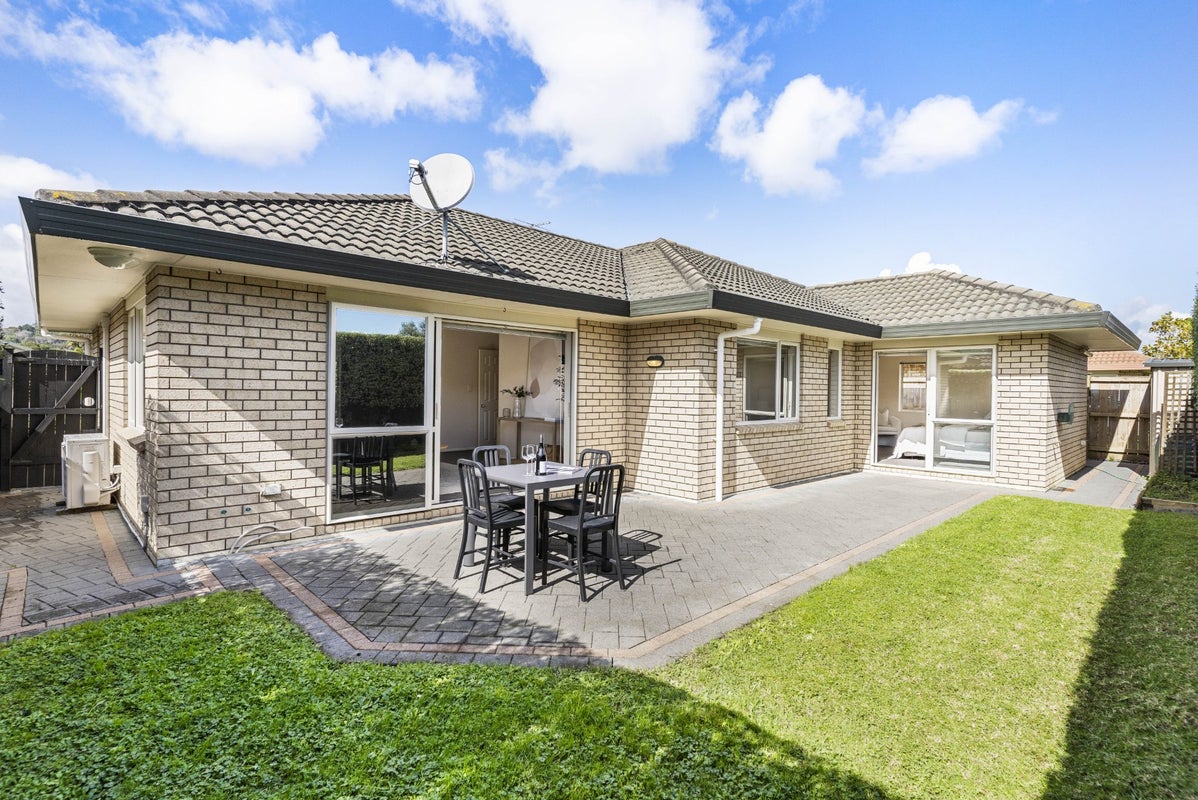 87 Redcastle Drive, East Tamaki, Auckland - Carousel 1