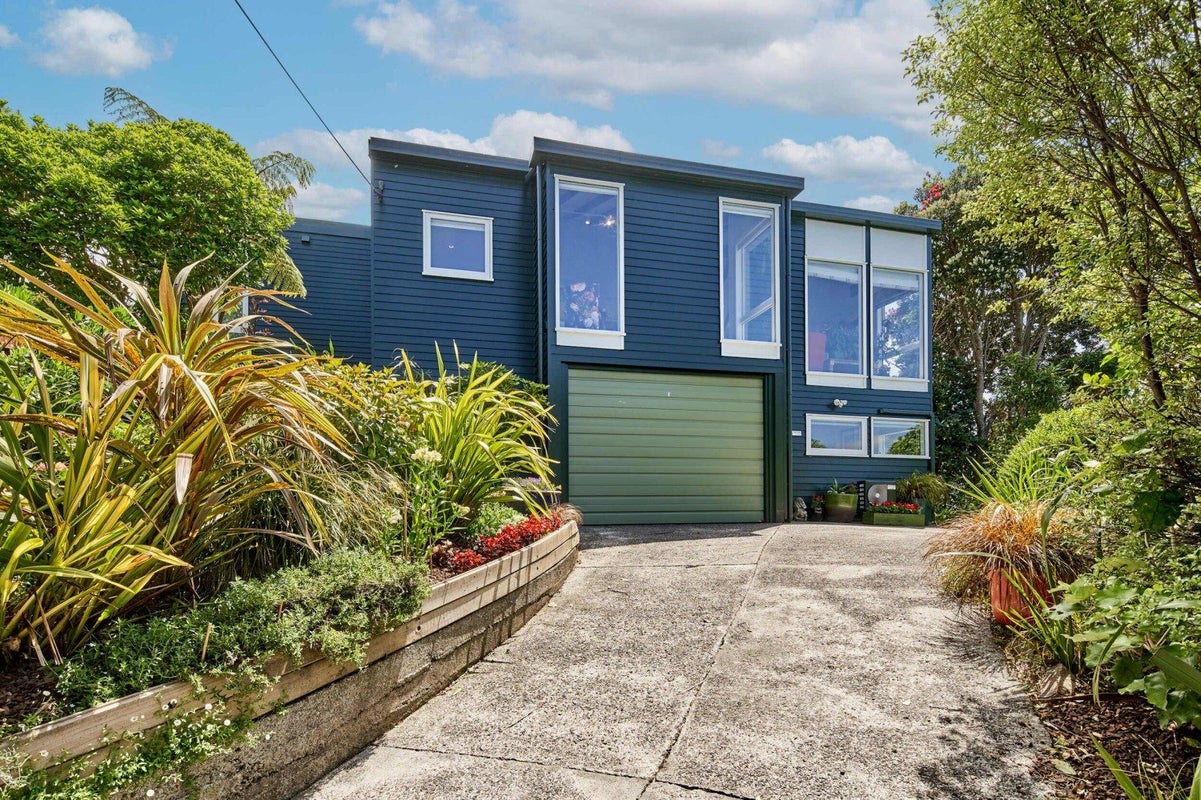 4 Huntleigh Park Way, Ngaio, Wellington - Carousel 1