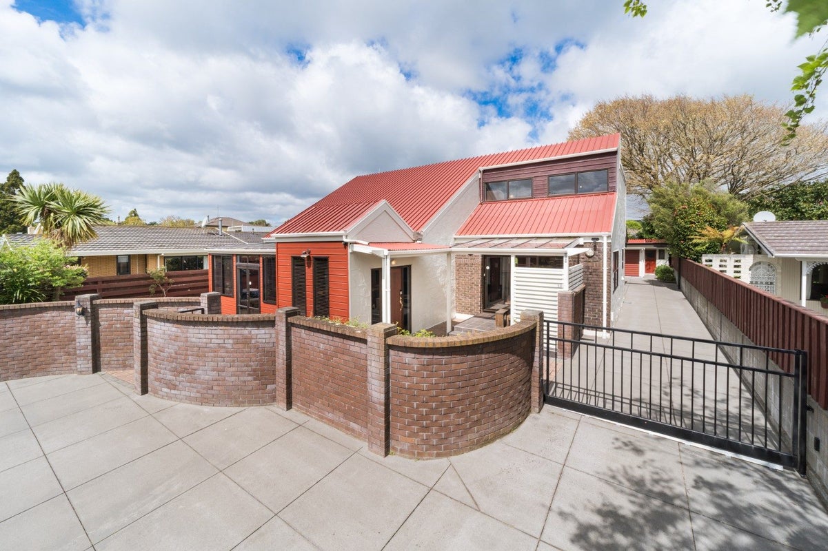 16 Akaroa Avenue, Awapuni, Palmerston North - Carousel 1
