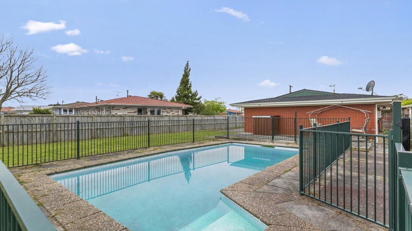 13 Yorkshire Road, Silverdale, Hamilton - Carousel 2