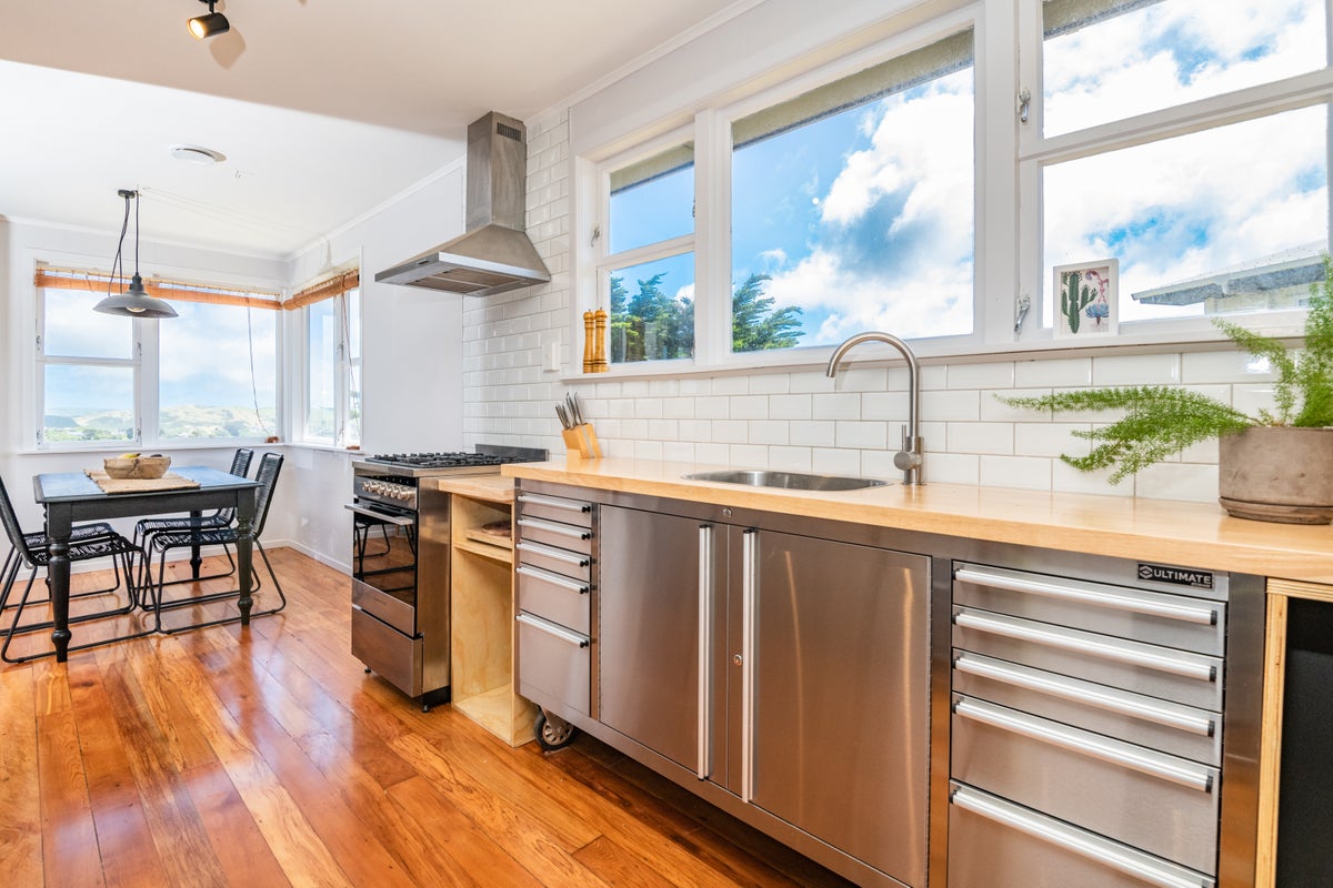 34 Brooker Grove, Newlands, Wellington - Carousel 2
