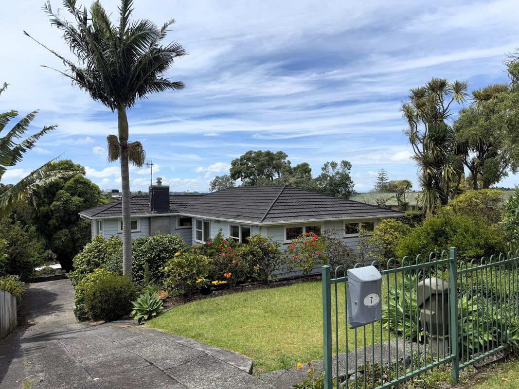 7 Hilling Street, Titirangi, Auckland - Carousel 1