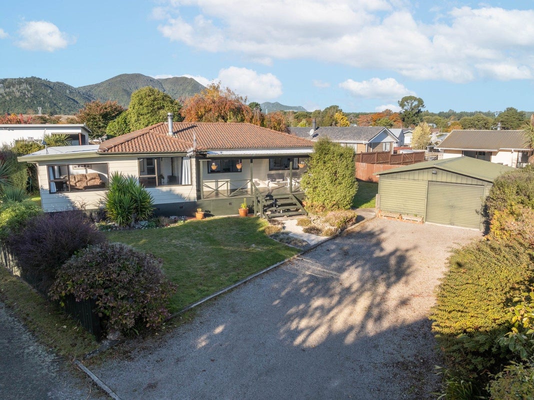 11 Glengarry Place, Hilltop, Taupo - Carousel 1