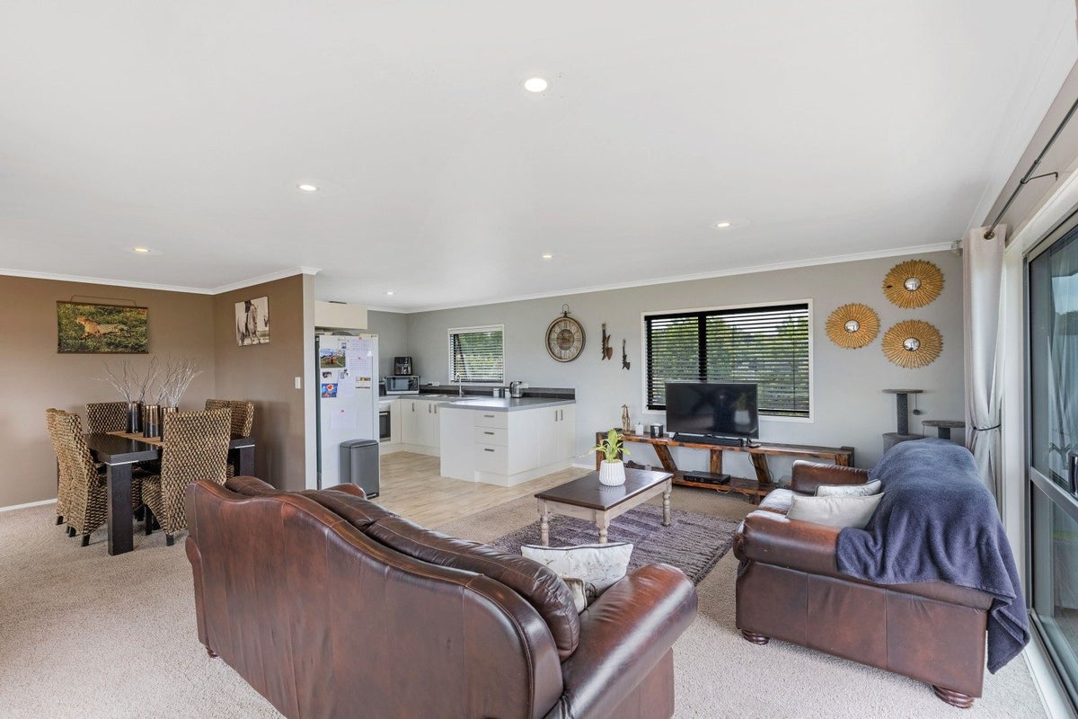94 James Line, Kelvin Grove, Palmerston North - Carousel 2