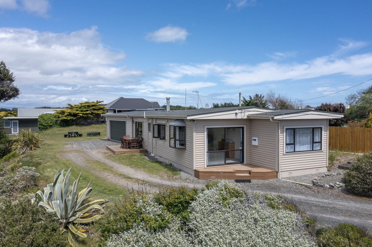 28 Dewe Terrace, Foxton Beach, Foxton - Carousel 1