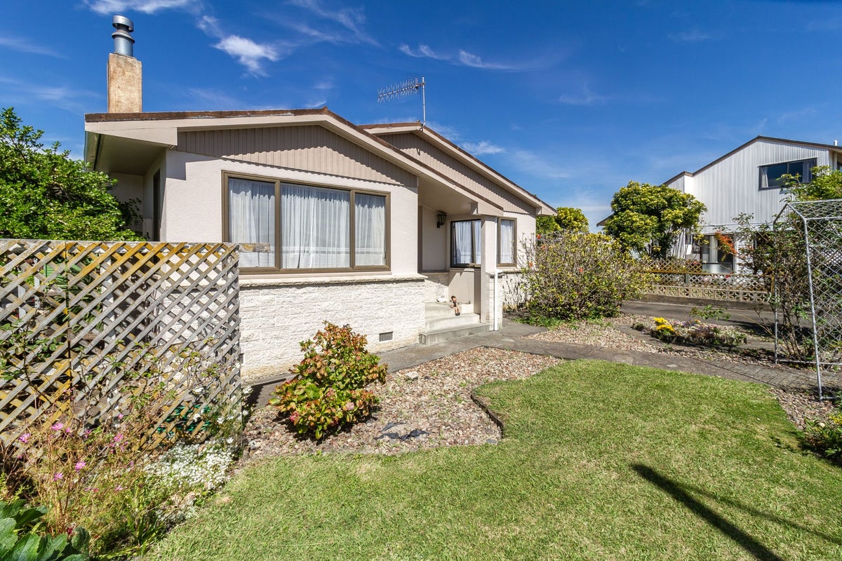 16 Auckland Road, Greenmeadows, Napier - Carousel 2