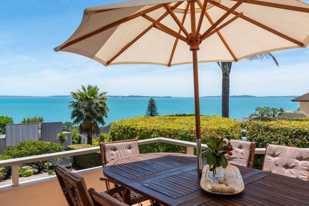 11 Island View Terrace, Cockle Bay, Auckland - Carousel 1