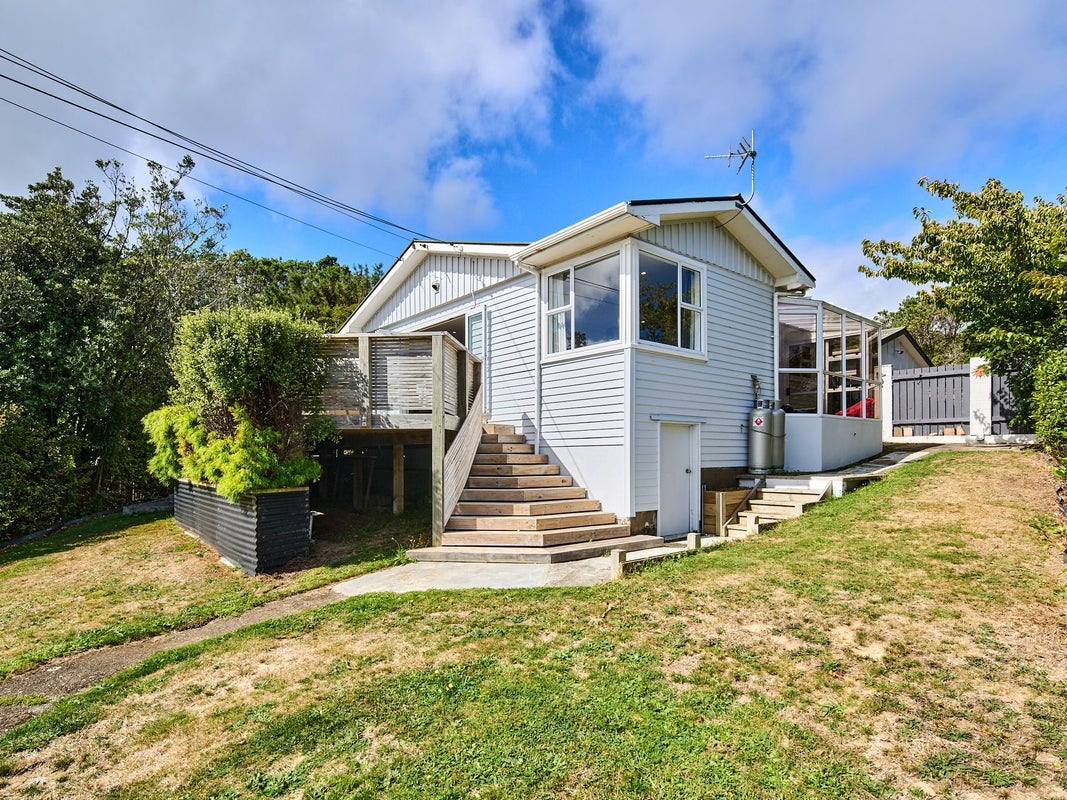 6 Mayfair Place, Tawa, Wellington - Carousel 30
