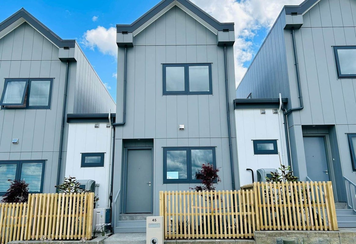 45 Otuwairoa Esplanade, Opaheke, Papakura - Carousel 1