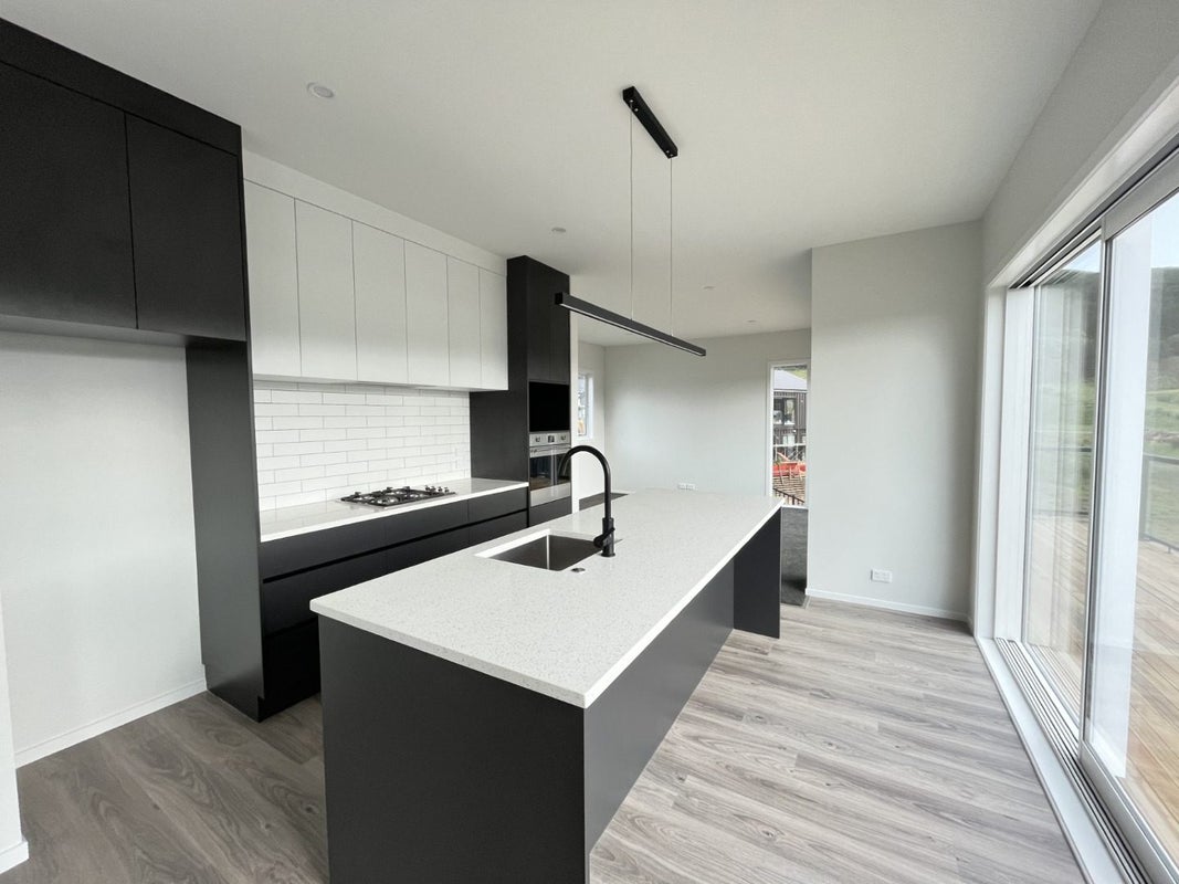 34 Hokioi Drive, Kenepuru, Porirua - Carousel 1