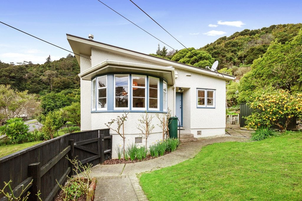 84 Norton Park Grove, Waterloo, Lower Hutt - Carousel 1